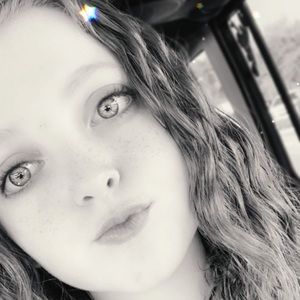 Meet your Posher, Leila